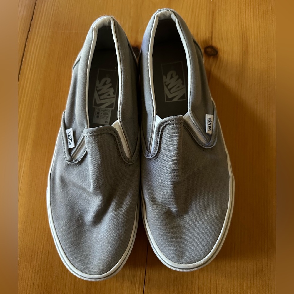 MINT condition VANS slip on sneakers UNISEX mens size 6.5 light gray